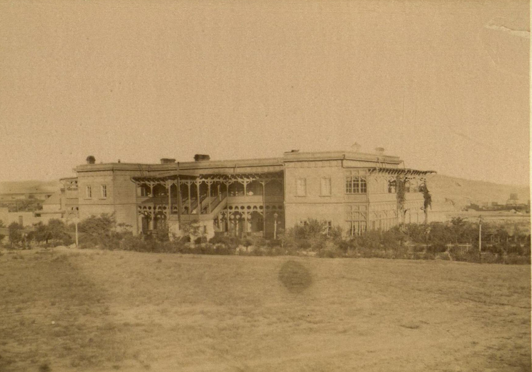 At the end of the 19th century, Ludvig Nobel had Villa Petrolea built, an oasis for the Scandinavian salaried employees in Baku.