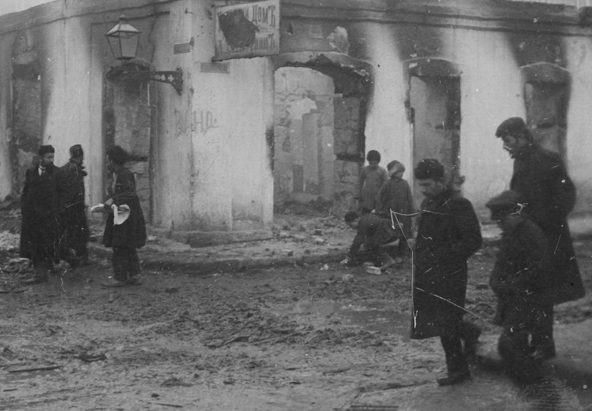 Working conditions were hard and tensions could lead to unrest, as we see here: a street scene after the fires in Baku 1904.