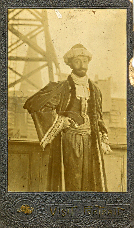 The photo of Sampson Mepisashvili posing in front of oil derricks in Baku.